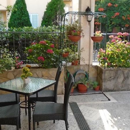 Guest House Villa Castio Petrovac エクステリア 写真