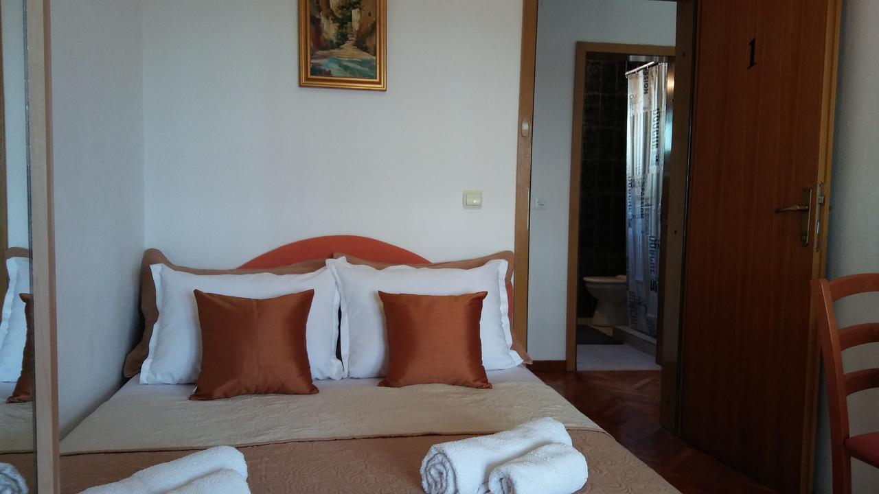 Guest House Villa Castio Petrovac エクステリア 写真