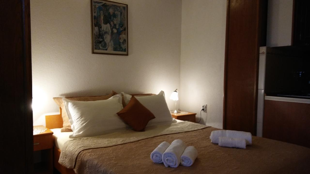 Guest House Villa Castio Petrovac エクステリア 写真
