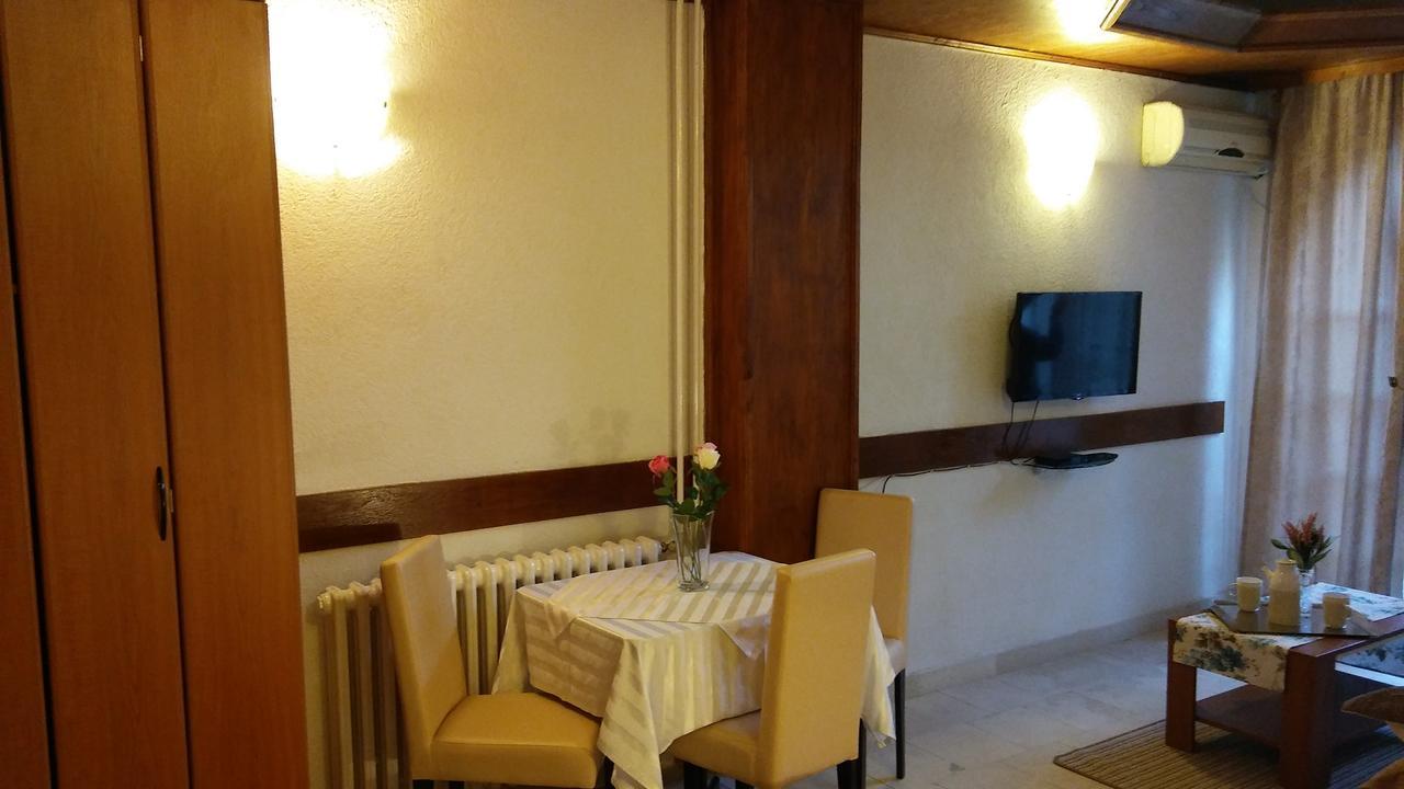 Guest House Villa Castio Petrovac エクステリア 写真
