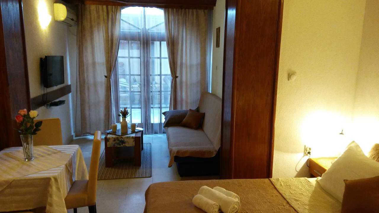 Guest House Villa Castio Petrovac エクステリア 写真