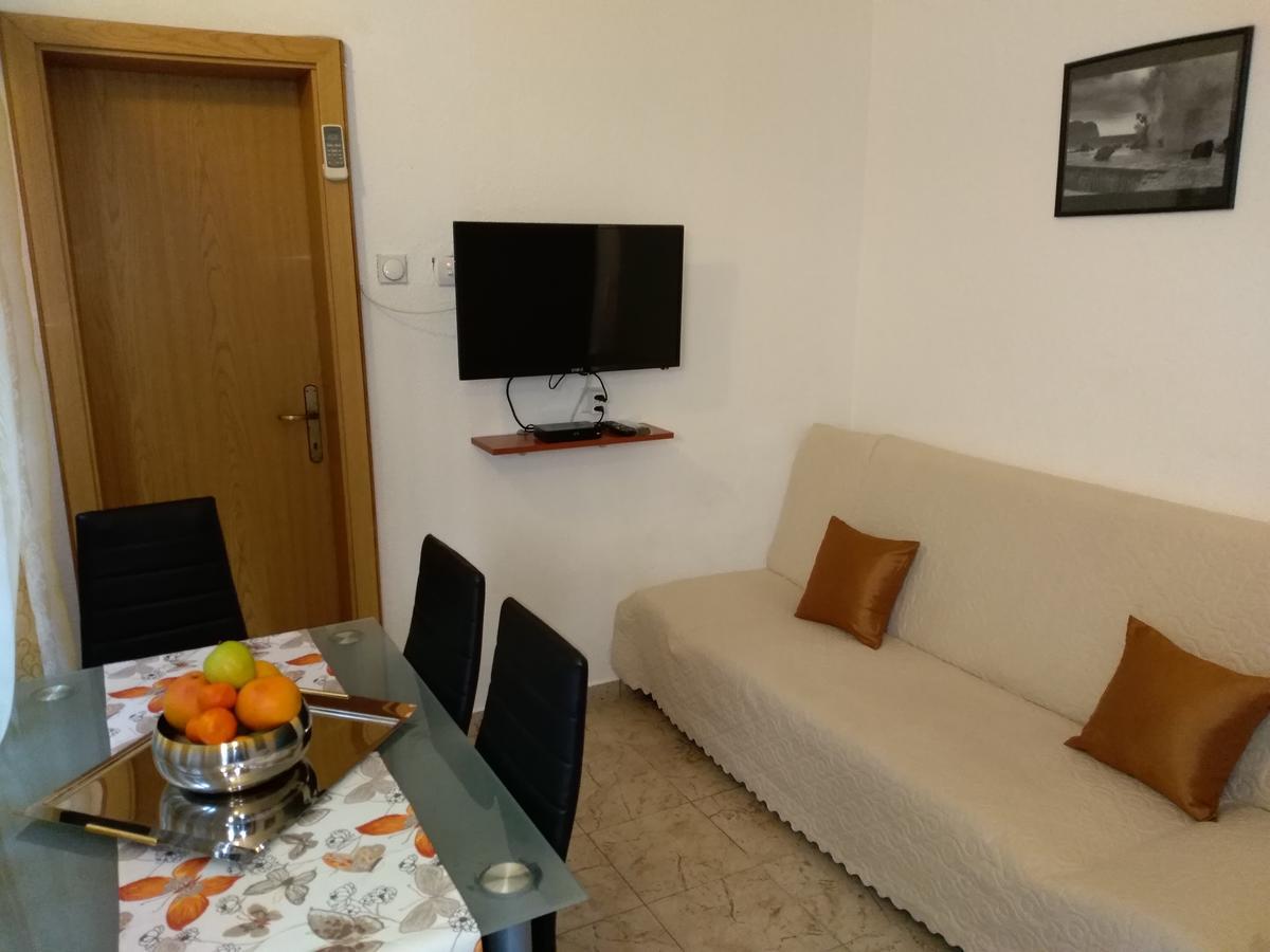Guest House Villa Castio Petrovac エクステリア 写真