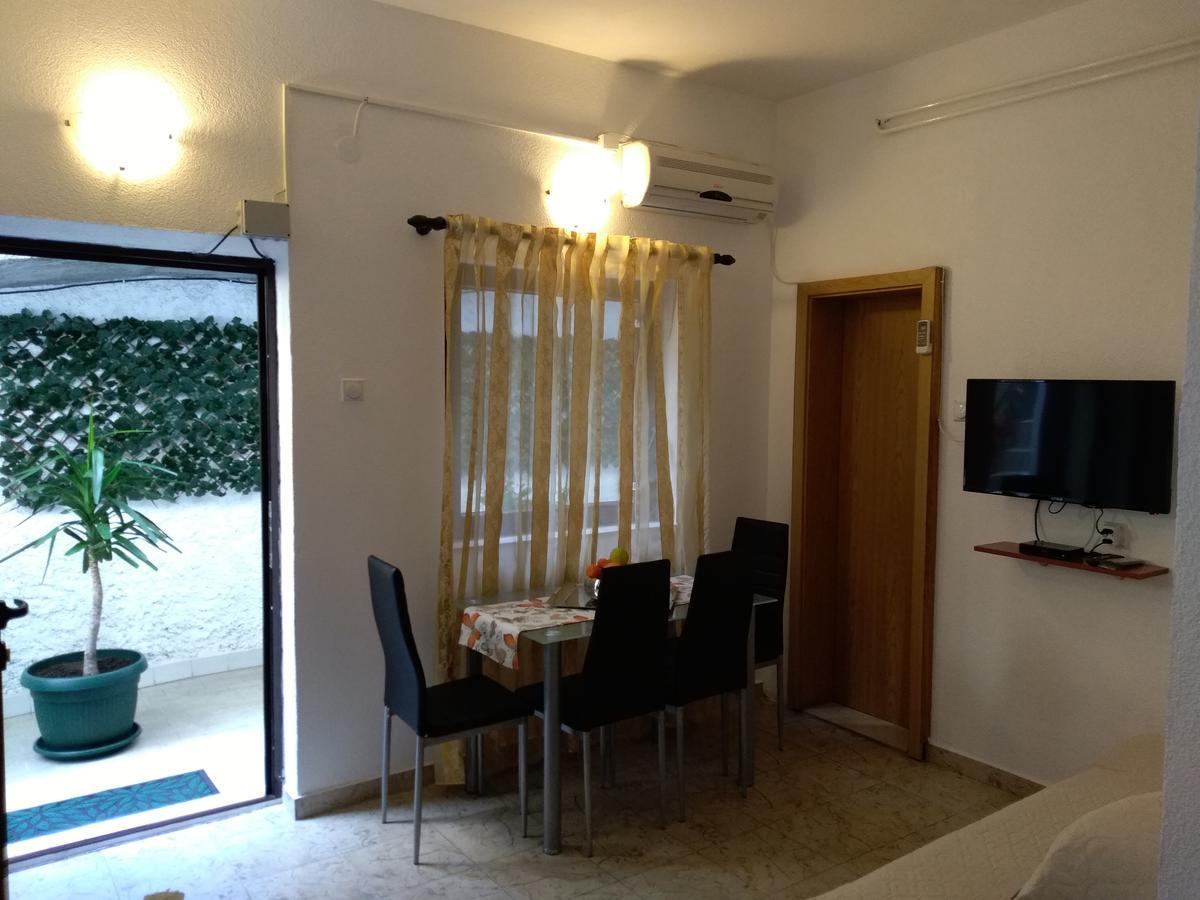 Guest House Villa Castio Petrovac エクステリア 写真