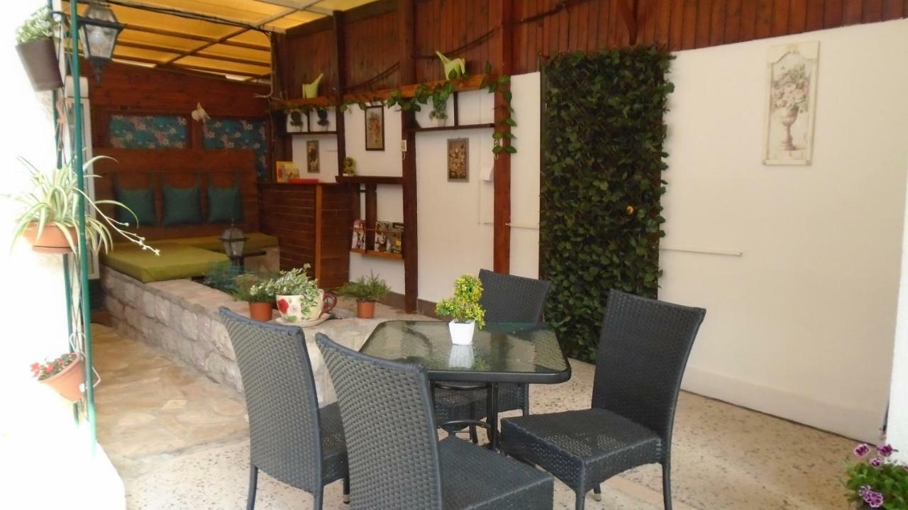 Guest House Villa Castio Petrovac エクステリア 写真