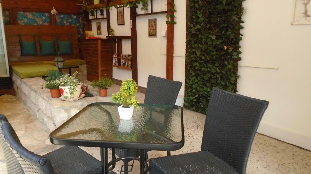 Guest House Villa Castio Petrovac エクステリア 写真